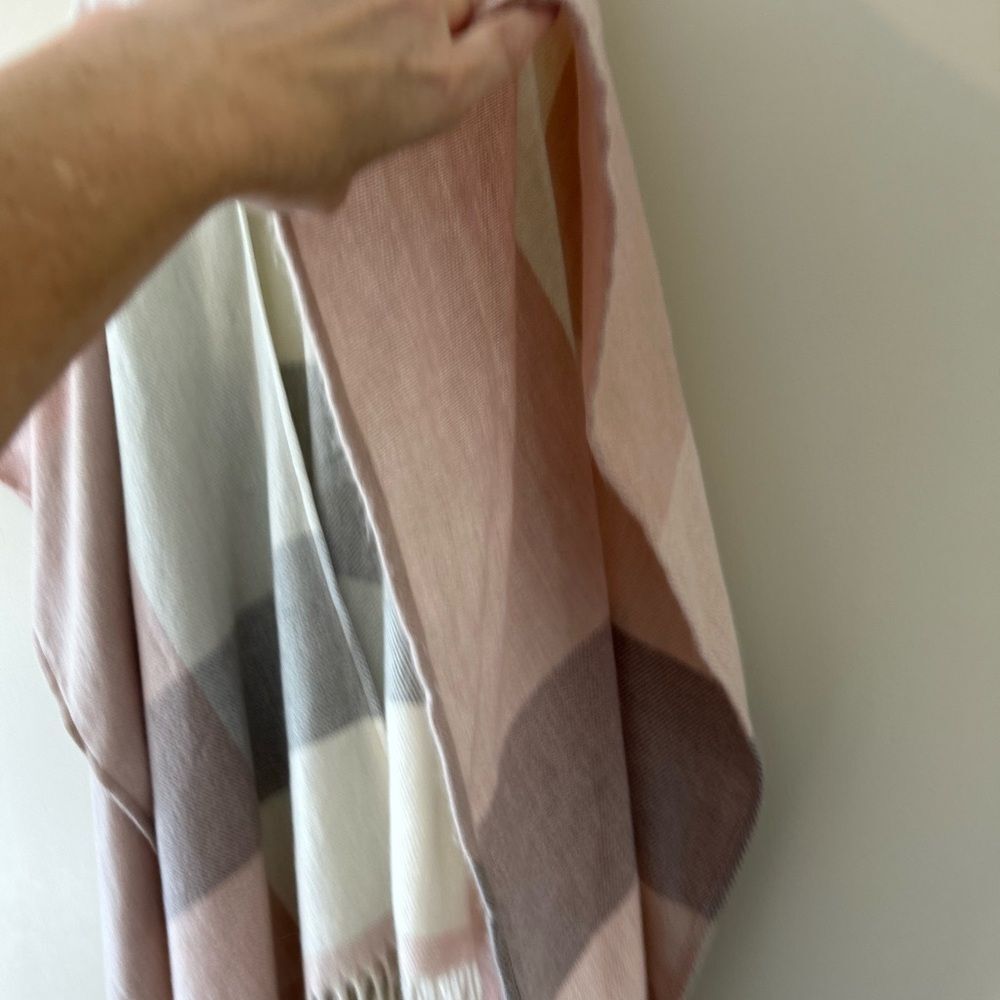 Woolrich Cozy Blanket Kimono  Aurora Plaid Light Pink Ivory One Size - Picture 7 of 9